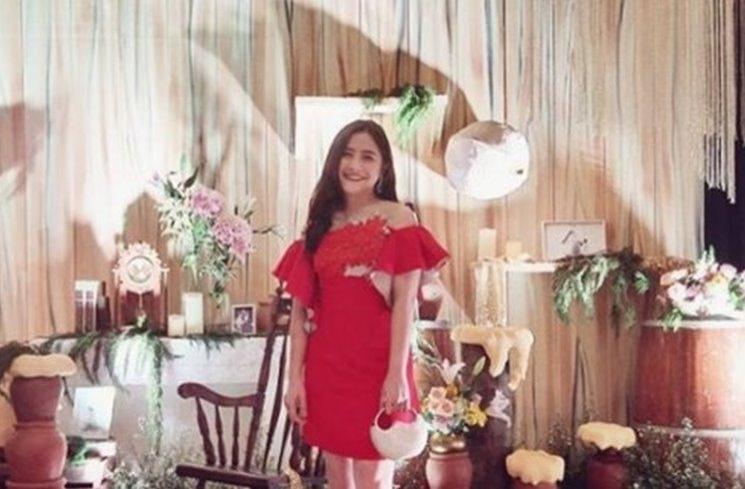 Gaya Kondangan Prilly Latuconsina. (Instagram/@prillylatuconsina96)
