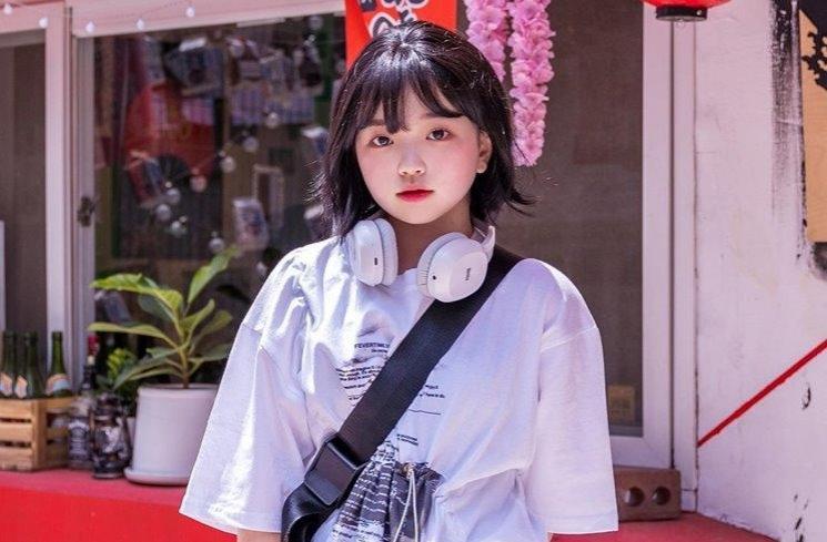 Fakta Kim Yoon Hee (Instagram/@unis_xx)