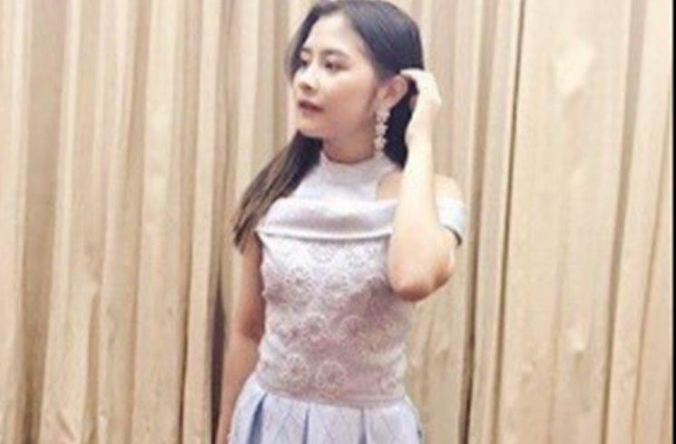 Gaya Kondangan Prilly Latuconsina. (Instagram/@prillylatuconsina96)