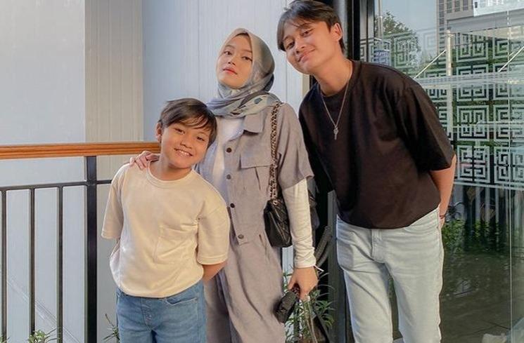 Potret Kedekatan Putri Delina dan Saudara. (Instagram/@putridelinaa)