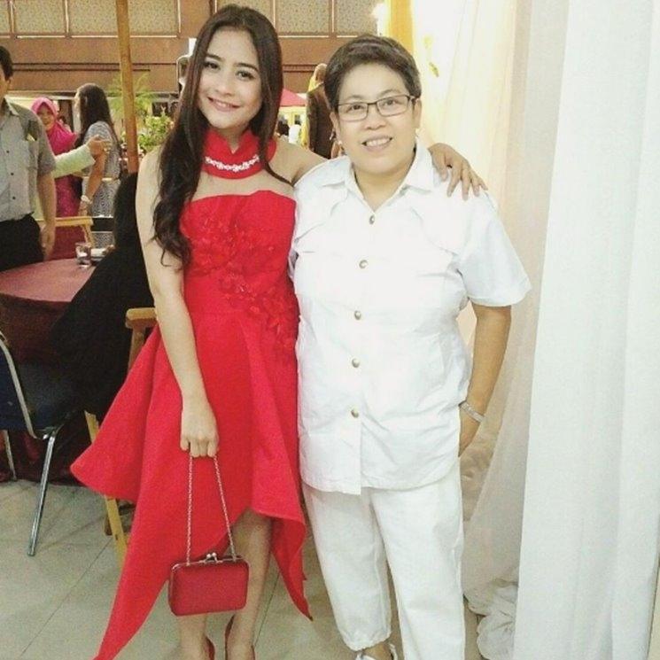 Gaya Kondangan Prilly Latuconsina. (Instagram/@prillylatuconsina96)