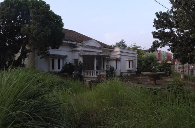 Potret Rumah Lawas Syahrini (YouTube Papi Story)