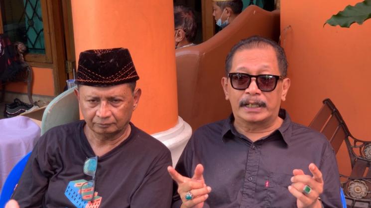 Kadir dan Polo Srimulat melayat istri Tessy. (MataMata.com/Adiyoga Priyambodo)