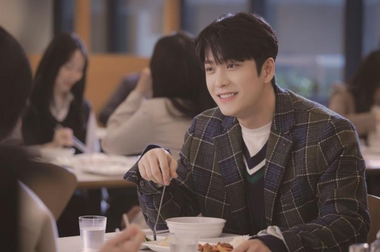 Potret Kang Tae Oh di Extraordinary Attorney Woo (Soompi)