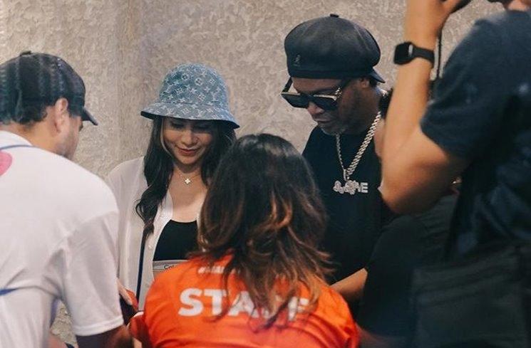 Potret Keakraban Momo Geisha dan Ronaldinho. (Instagram/@therealmomogeisha)