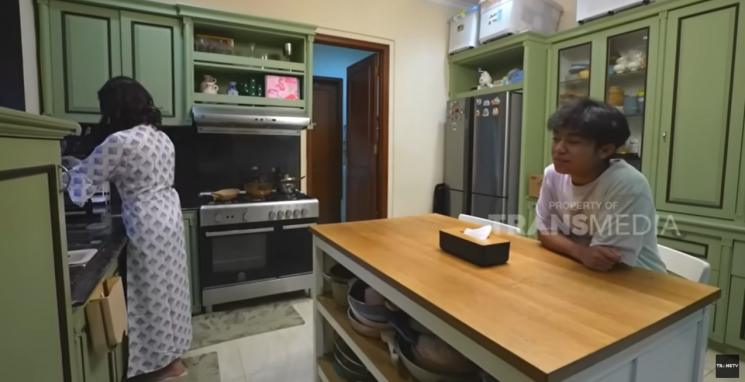 Momen Sarwendah Ketemu 'Kembaran'. (YouTube/TRANS TV Official)