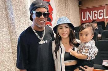 9 Potret Keakraban Momo Geisha dan Ronaldinho, Wajah Cantiknya Bikin Salfok