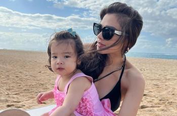 8 Potret Adinda Bakrie Berbikini di Bali Bareng Anak, Cantiknya Kayak Barbie!