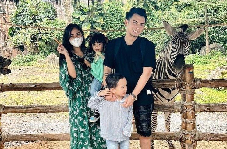 Okin, Rachel Vennya, dan anak-anak. (Instagram/@rachelvennya)