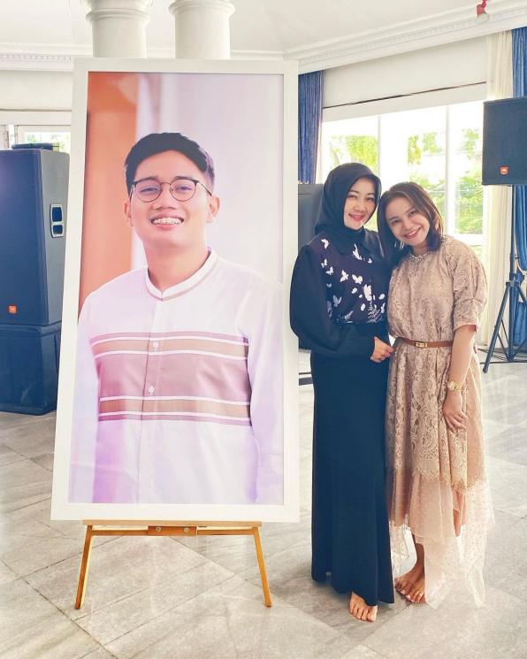 Rossa mengunjungi rumah Ridwan Kamil. (Instagram/itsrossa910)