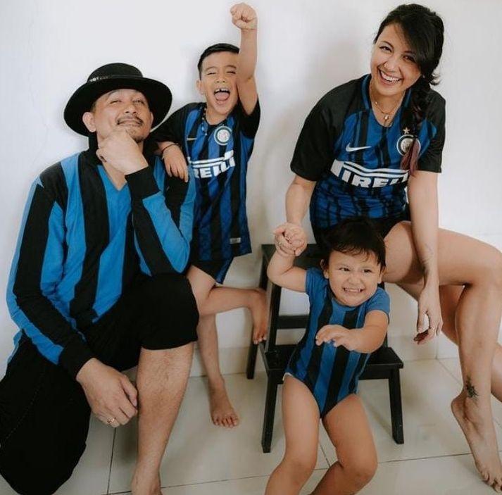 Anak Artis Pakai Jersey Bola. (Instagram/@mrssharena)