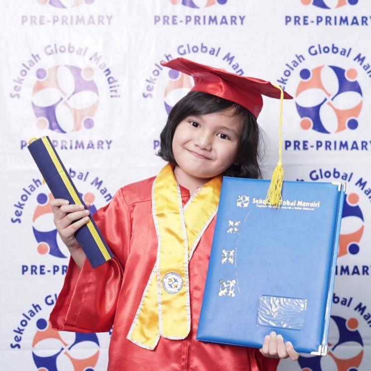 Potret Anak Artis Lulus TK di Tahun 2022. (Instagram/@duniamanji)