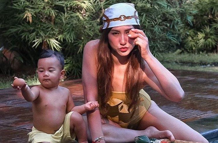 Potret Louise Anastasya Berbikini di Bali. (Instagram/@louiseans)