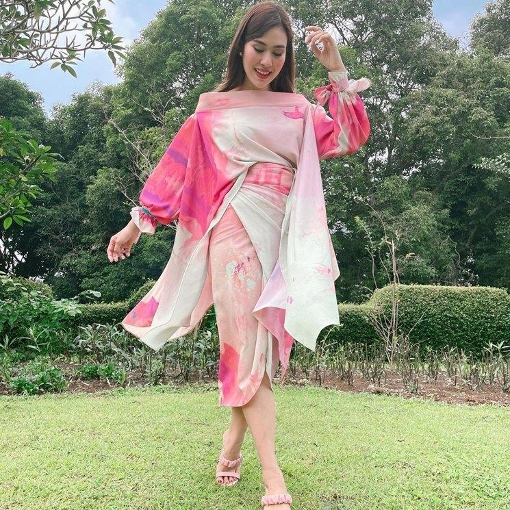 Gaya kondangan Syahnaz Sadiqah (Instagram/@syahnazs)