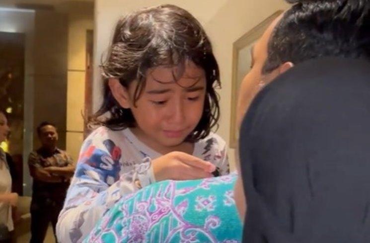 Momen Meisya Siregar dan Bebi Romeo berangkat haji. (Instagram/@meisya__siregar)