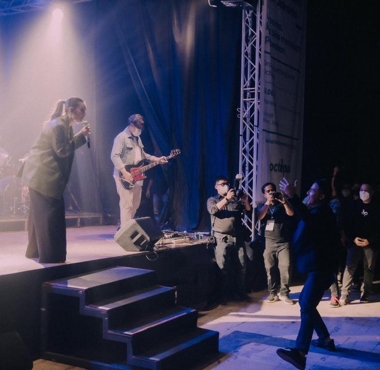 Aksi Romantis Hamish Daud Datangi Konser Raisa (Instagram/raisa6690)