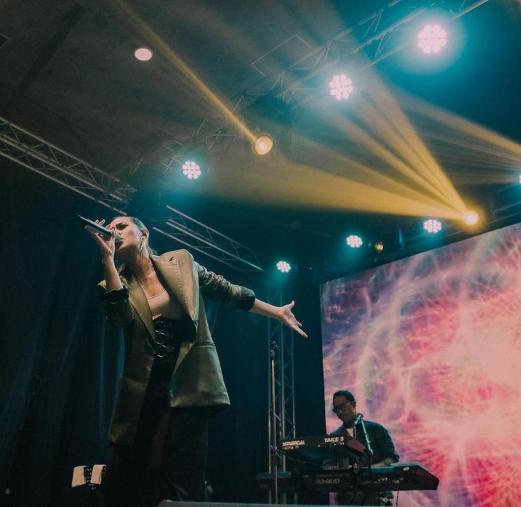Aksi Romantis Hamish Daud Datangi Konser Raisa (Instagram/raisa6690)
