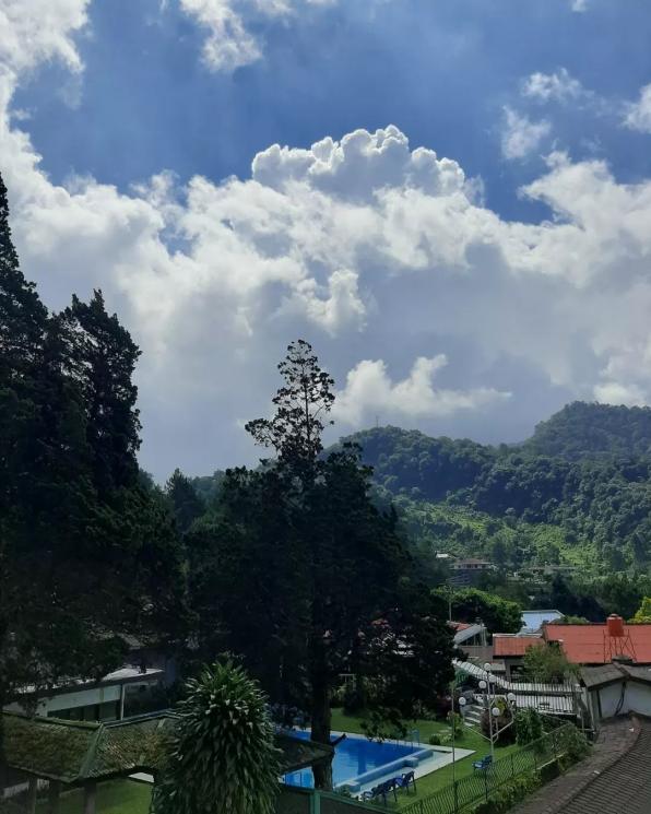 Potret Hotel Keluarga Tamara Bleszynski (Instagram/@hotelbukitindahpuncak)