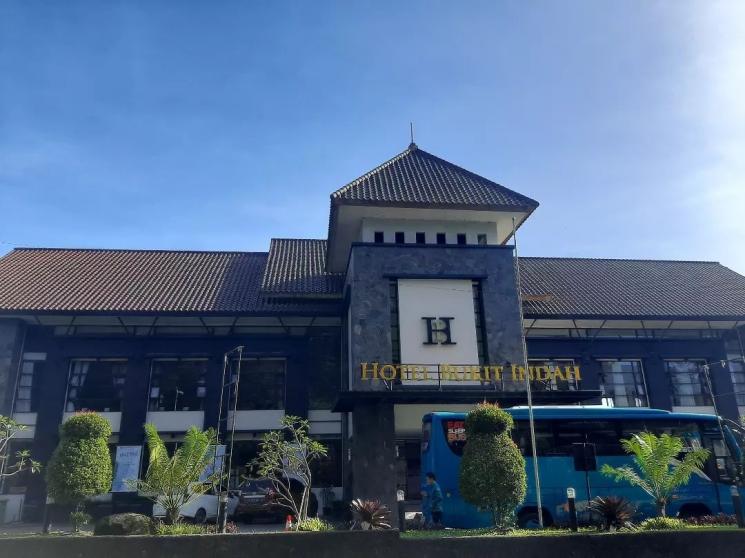 Potret Hotel Keluarga Tamara Bleszynski (Instagram/@hotelbukitindahpuncak)