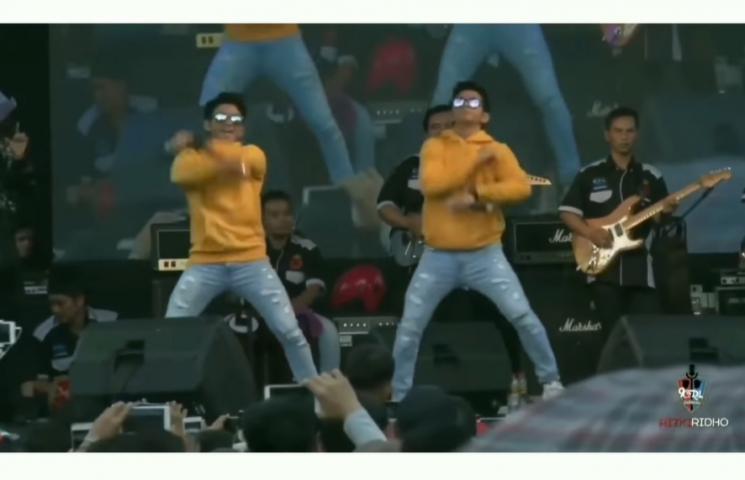 Performa Rizki Ridho Pada Saat Manggung (Instagram/@tante.rempong.official)