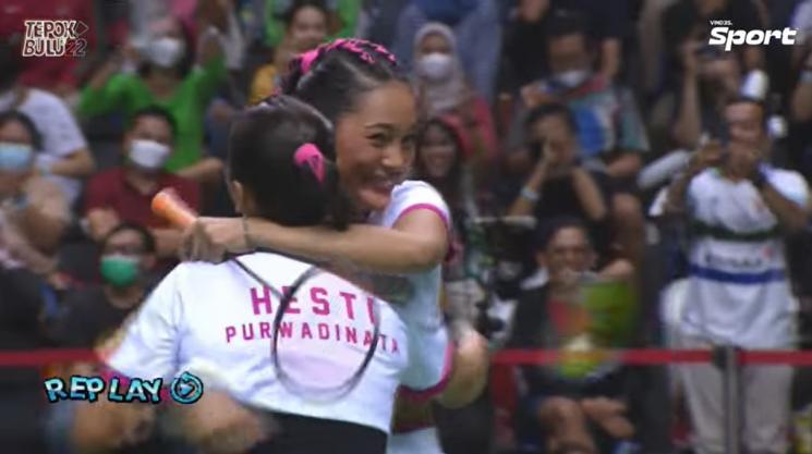 Momen Hesti/Erika kalahkan Anya/Raisa di Tepok Bulu 2022. (YouTube/Vindes)