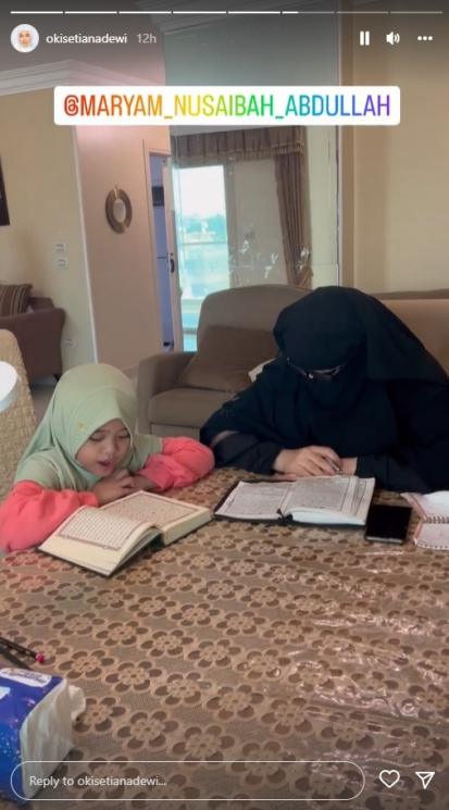 Potret Maryam anak Oki Setiana Dewi sekolah di Mesir. (Instagram/okisetianadewi)