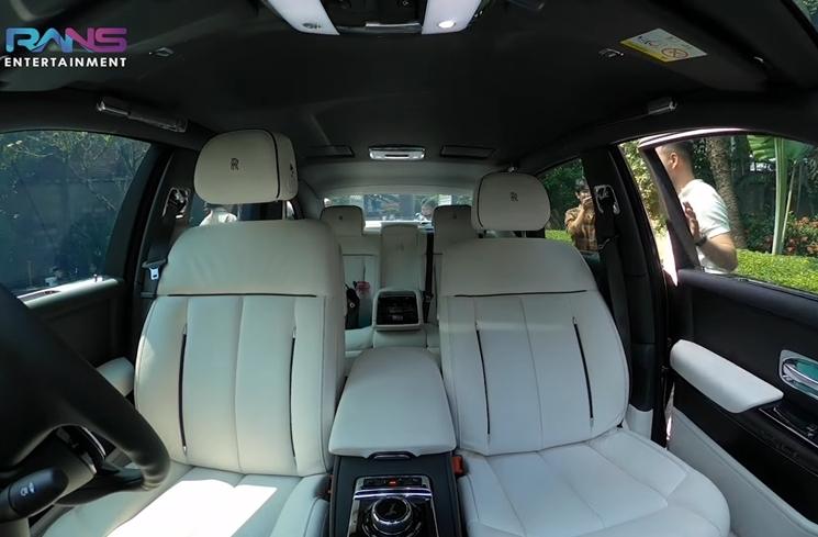 Potret Nagita Slavina Pamer Mobil Rolls-Royce Phantom (YouTube Rans Entertainment)