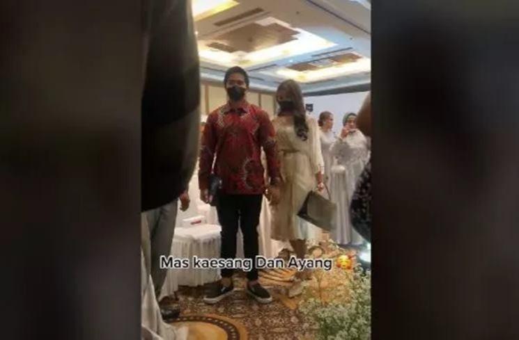Kaesang Pangarep dan Erina Gudono kondangan bareng. (TikTok/@luckypanjiasmro)