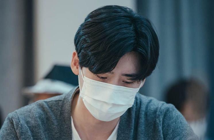 Potret Lee Jong Suk di Big Mouth (Instagram/@mbcdrama_now)