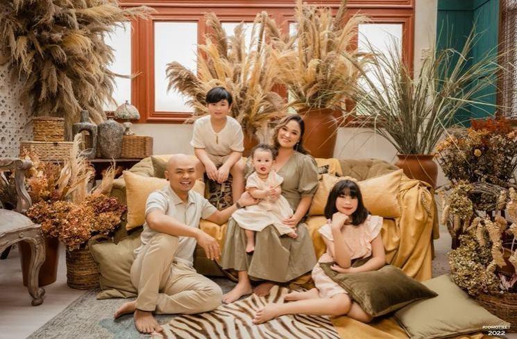 Pemotretan keluarga Wendy Cagur (Instagram/@riomotret)