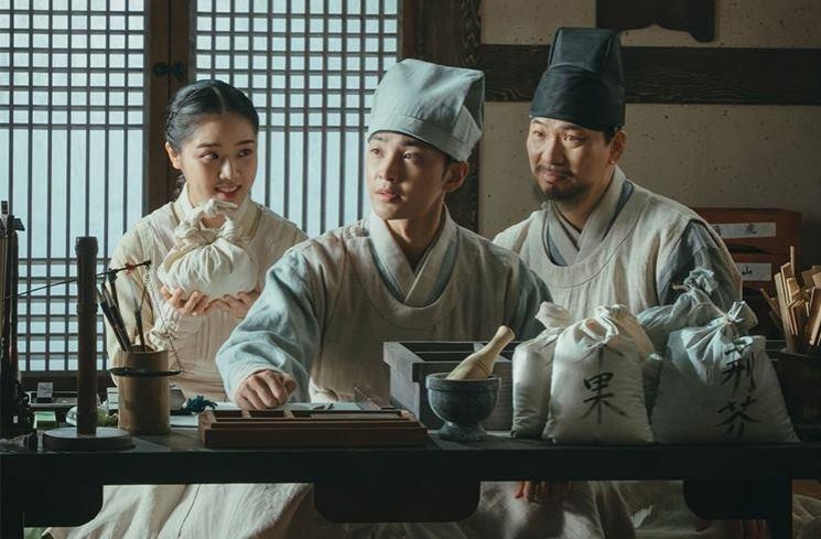 Potret Kim Min Jae di Poong The Joseon Psychiatrist (Instagram/@tvn_drama)