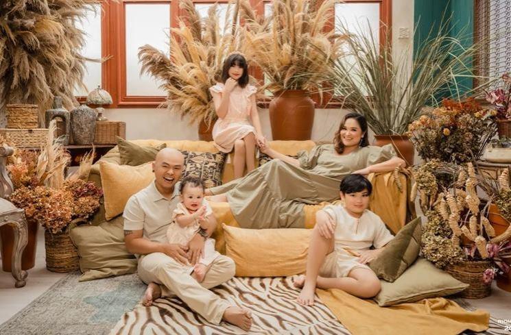 Pemotretan keluarga Wendy Cagur (Instagram/@riomotret)