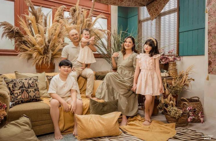 Pemotretan keluarga Wendy Cagur (Instagram/@riomotret)