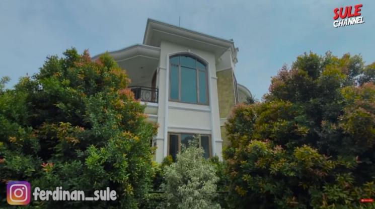 Rumah Mewah Putri Delina. (YouTube/SULE PRODUCTIONS) 
