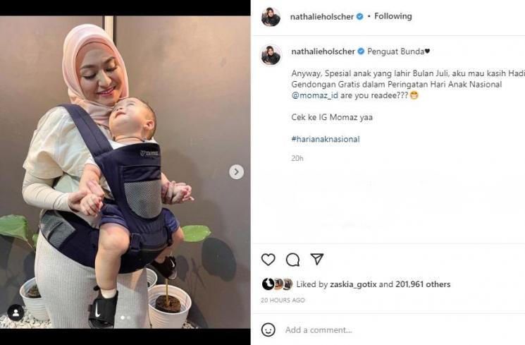 Nathalie Holscher dan anaknya. (Instagram/nathalieholscher)