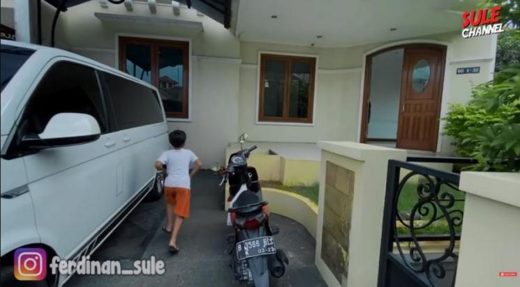 Rumah Mewah Putri Delina. (YouTube/SULE PRODUCTIONS) 