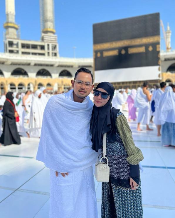 Potret Shandy Purnamasari dan Juragan 99 di Mekah (Instagram/@juragan_99)