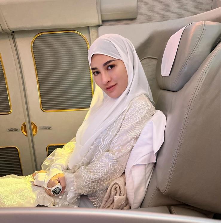 Potret Shandy Purnamasari dan Juragan 99 di Mekah (Instagram/@shandypurnamasari)
