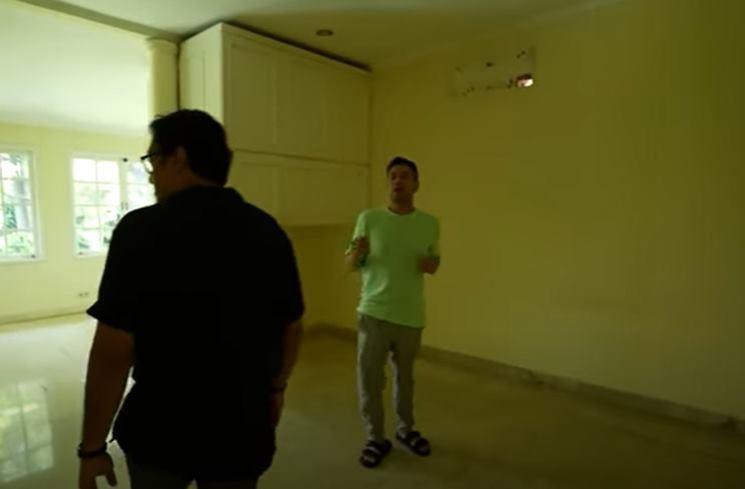 Potret Rumah Baru Raffi Ahmad. (YouTube/Taulany TV)