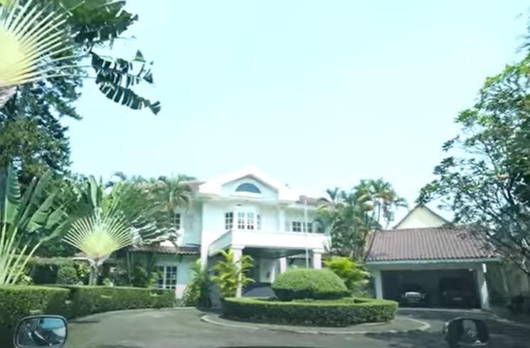 Potret Rumah Baru Raffi Ahmad. (YouTube/Taulany TV)