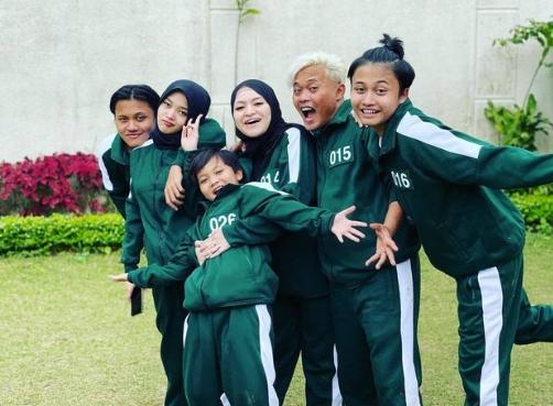 Kedekatan Nathalie Holscher dan Anak Sambung. (Instagram/ferdinan_sule)