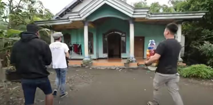 Potret Rumah Ponari Si Dukun Cilik. (YouTube/ Ric Snt)