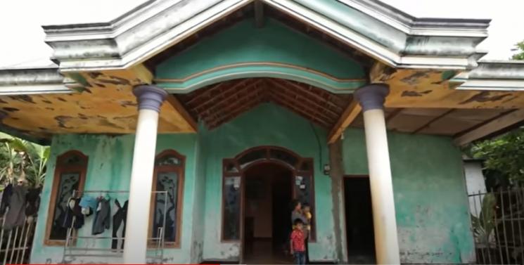 Potret Rumah Ponari Si Dukun Cilik. (YouTube/ Ric Snt)