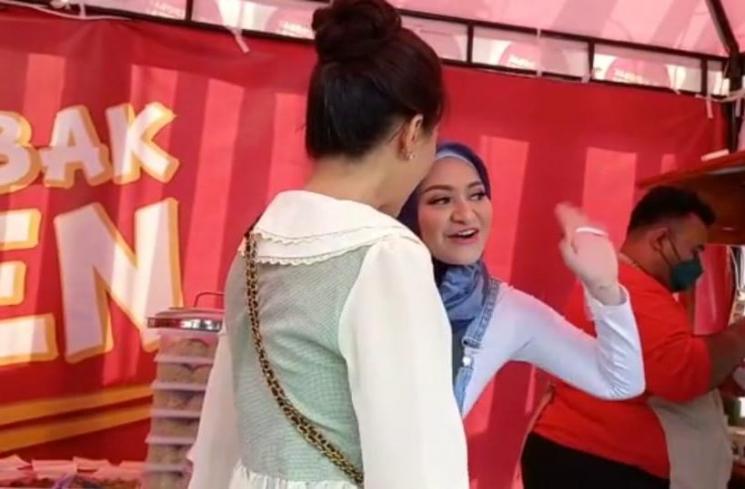 Nathalie Holscher ditemui di kawasan Lebak Bulus, Jakarta Selatan, Sabtu (9/7/2022). (MataMata.com/Rena Pangesti)
