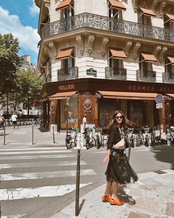 Momen Keluarga Syahnaz Sadiqah Liburan di Paris. (Instagram/syahnazs)