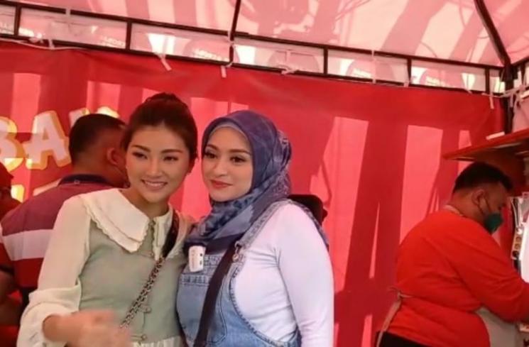 Nathalie Holscher ditemui di kawasan Lebak Bulus, Jakarta Selatan, Sabtu (9/7/2022). (MataMata.com/Rena Pangesti)