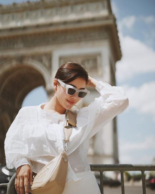 Momen Keluarga Syahnaz Sadiqah Liburan di Paris. (Instagram/syahnazs)