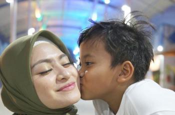 Sampaikan Pesan Haru, Momen Nathalie Holscher Video Call Ferdi Bikin Mewek: Nyesek Banget!