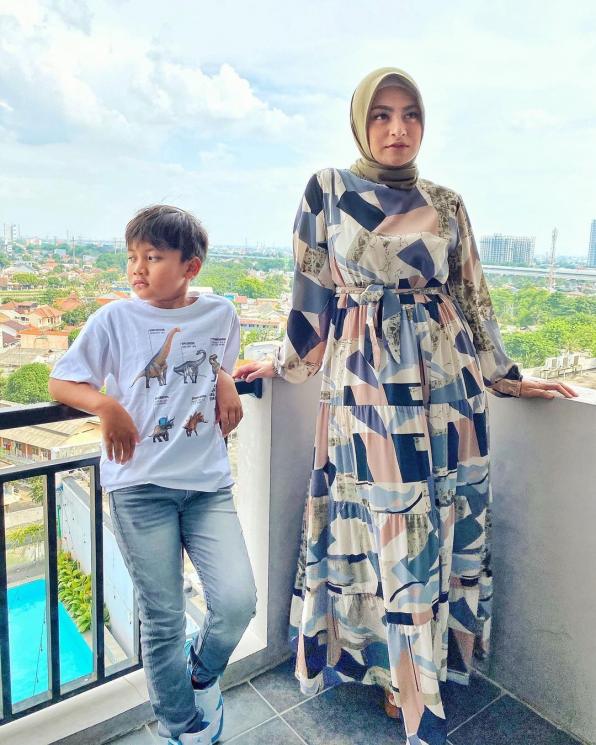 Potret kedekatan Ferdi dan Nathalie Holscher (Instagram/@ferdy_fas)