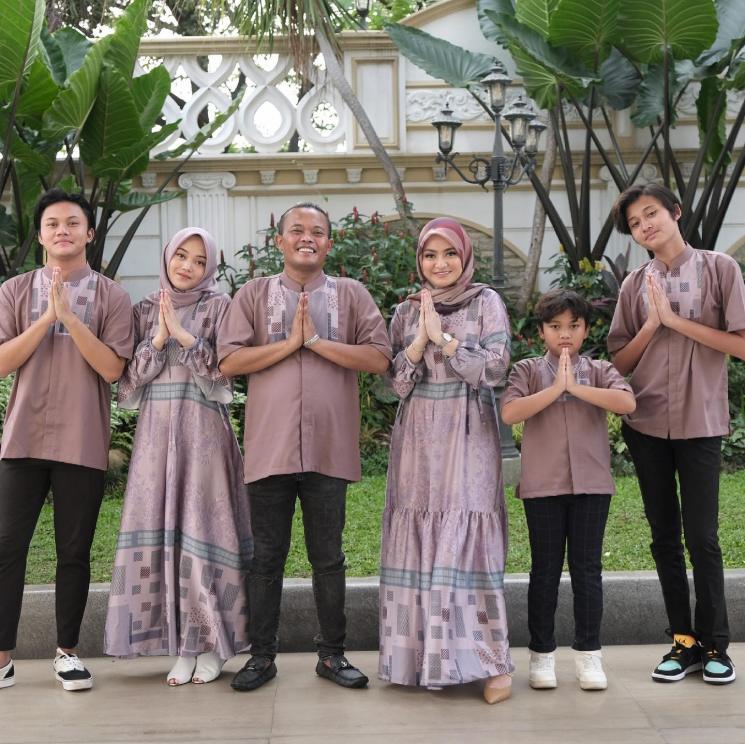 Outfit Seragam Keluarga Sule dan Nathalie Holscher. (Instagram/@ferdinan_sule)